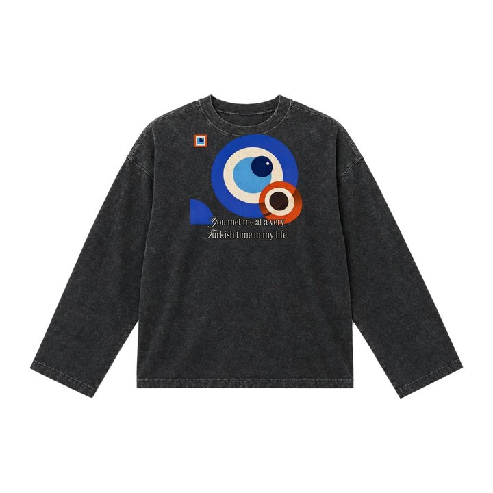 Sun-faded schwarzes Longsleeve mit Bauhaus-Nazar-Print, freigestellt